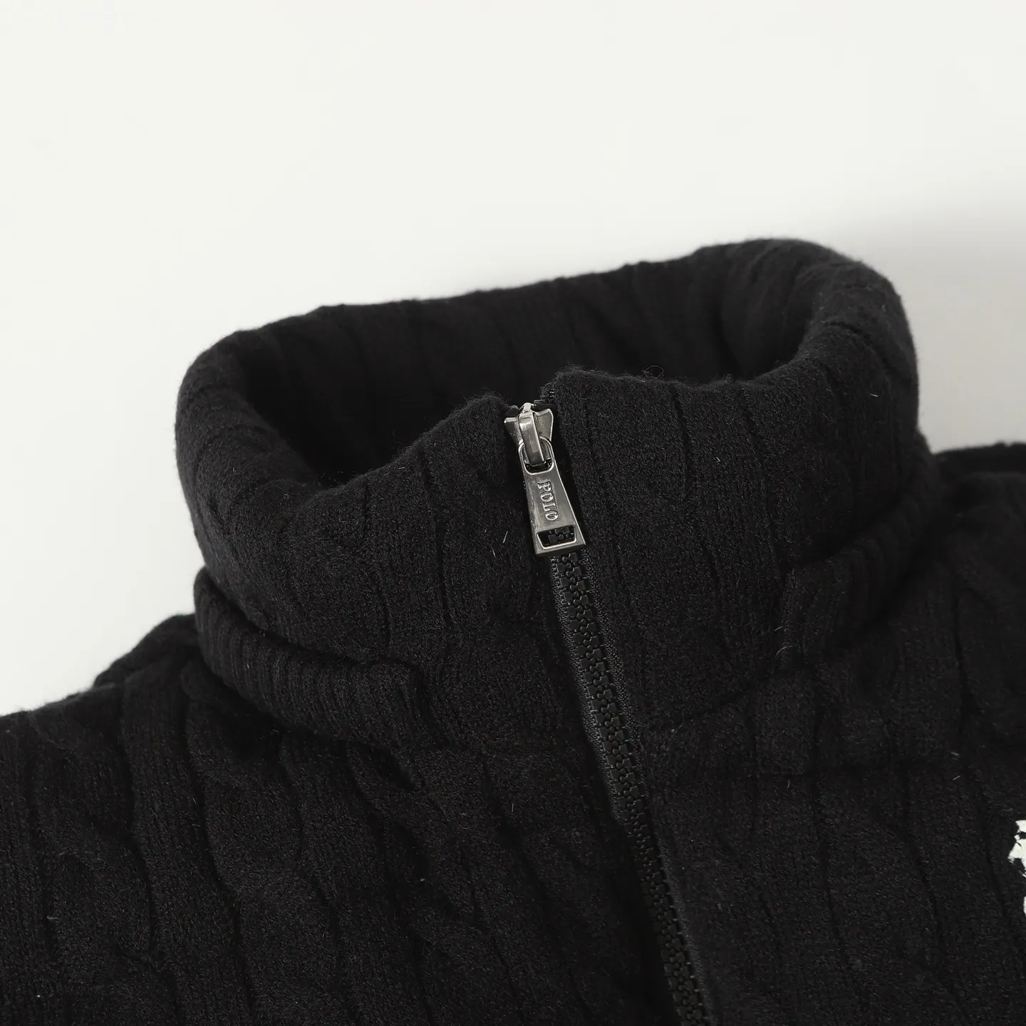 P1000 Women's】Ralph/Ralph Lauren 25ss new hooded down jacket brings warmth within reach. 🧵 Combining classic cable knitting with warm down, it’s a textured choice. Warm winter colors, the answer to classics and style. ❄️ Needless to say, the texture speaks for itself. Rah Lauren cable down jacket defines winter style. Color Black Khaki Size s m L xL